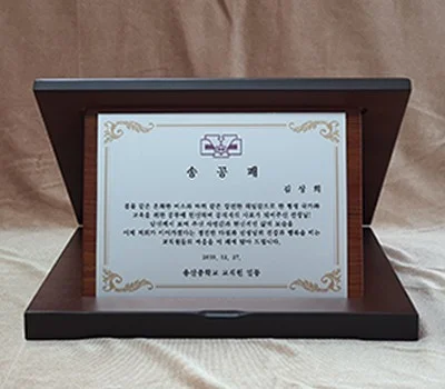상패와 휘장, 어떤 경우에 더 적합할까? 용도별 비교