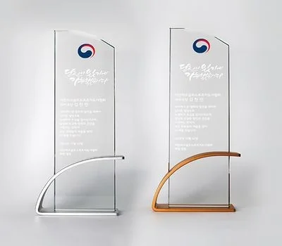 특별한 기념일 상패/휘장, 감동을 주는 디자인 선택 팁